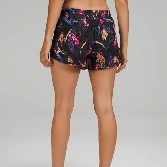 Lululemon Black Watercolor Hotty Hot Lululemon Shorts size 8 Women New with Tags - Picture 13 of 15